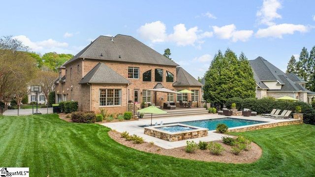 612 Brixton Circle, Simpsonville, SC 29681