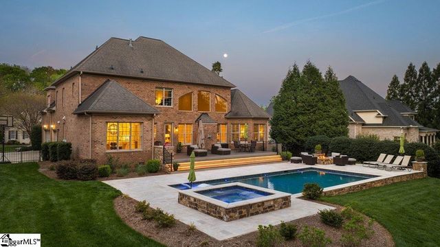 612 Brixton Circle, Simpsonville, SC 29681