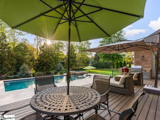 612 Brixton Circle, Simpsonville, SC 29681