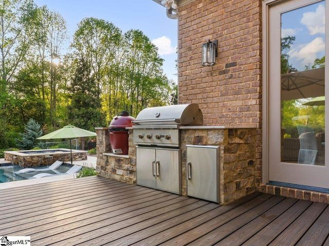 612 Brixton Circle, Simpsonville, SC 29681