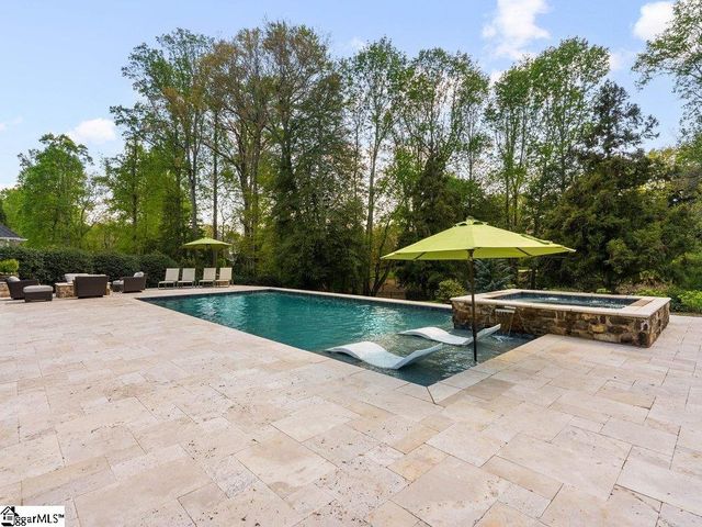 612 Brixton Circle, Simpsonville, SC 29681