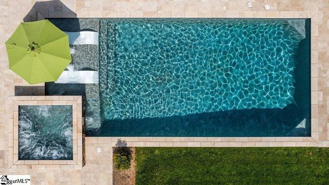 612 Brixton Circle, Simpsonville, SC 29681