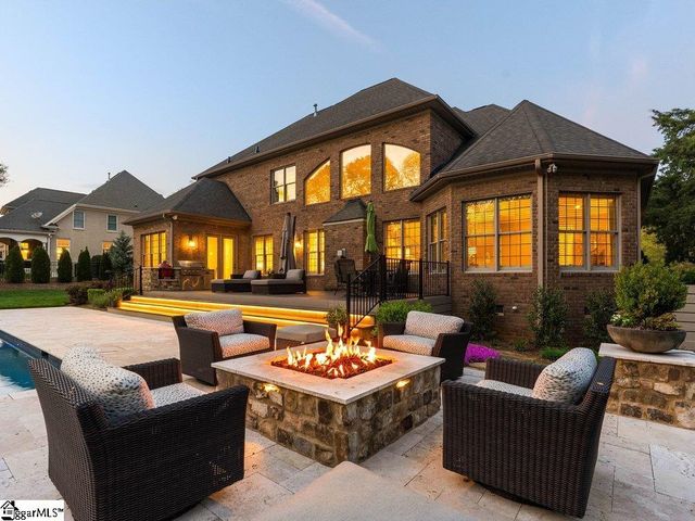 612 Brixton Circle, Simpsonville, SC 29681