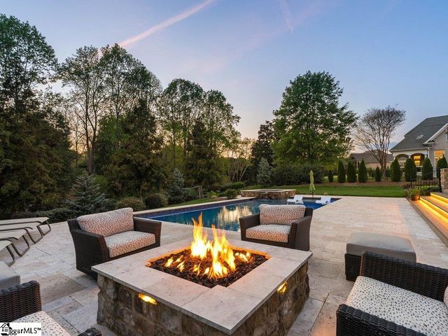 612 Brixton Circle, Simpsonville, SC 29681