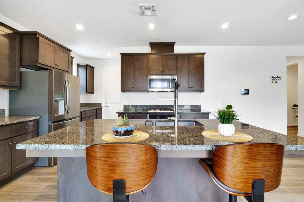 Image 11 of property listing at 6118 E Berkeley Avenue, Fresno, CA 93727