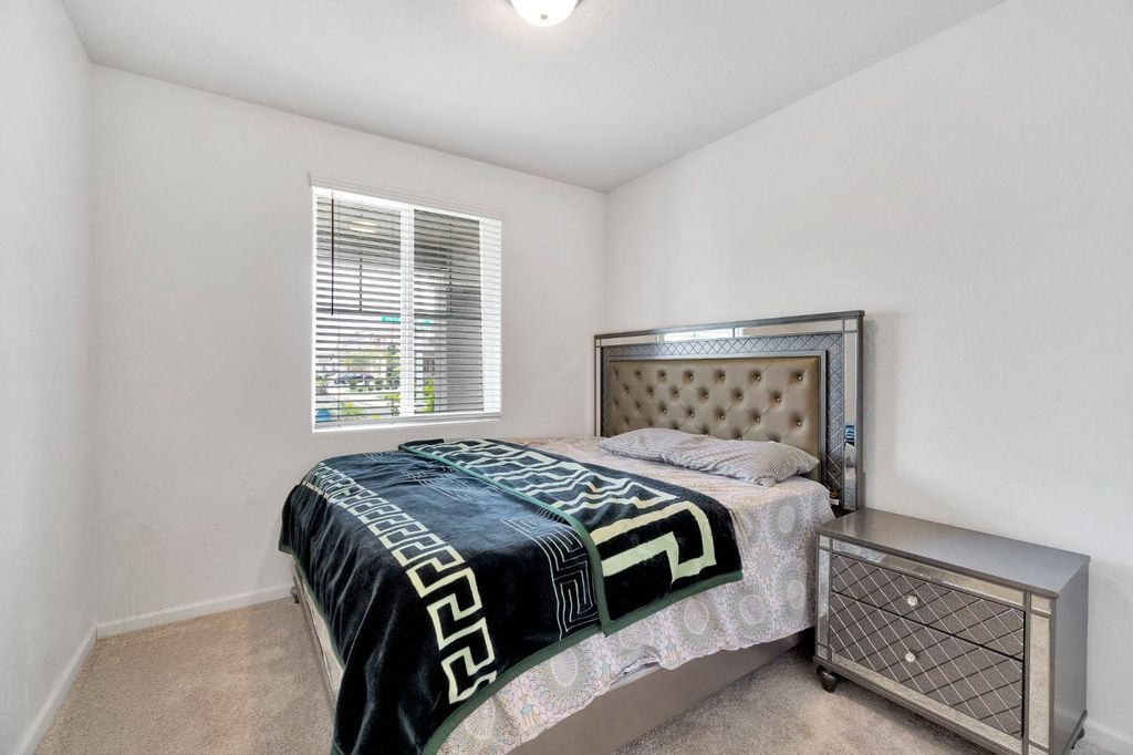 Image 14 of property listing at 6118 E Berkeley Avenue, Fresno, CA 93727