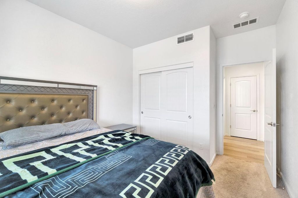 Image 15 of property listing at 6118 E Berkeley Avenue, Fresno, CA 93727