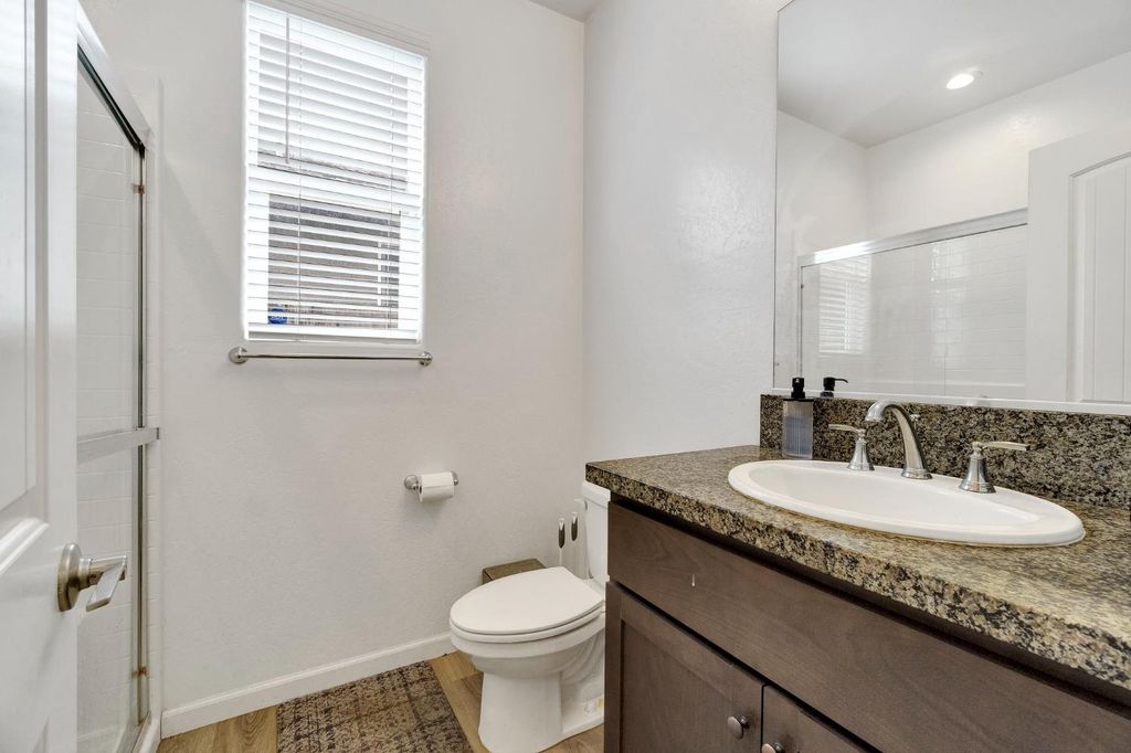 Image 16 of property listing at 6118 E Berkeley Avenue, Fresno, CA 93727