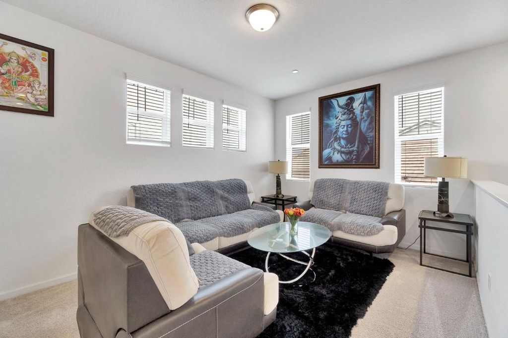 Image 18 of property listing at 6118 E Berkeley Avenue, Fresno, CA 93727