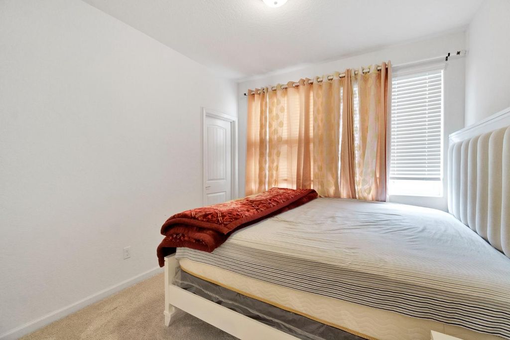 Image 22 of property listing at 6118 E Berkeley Avenue, Fresno, CA 93727