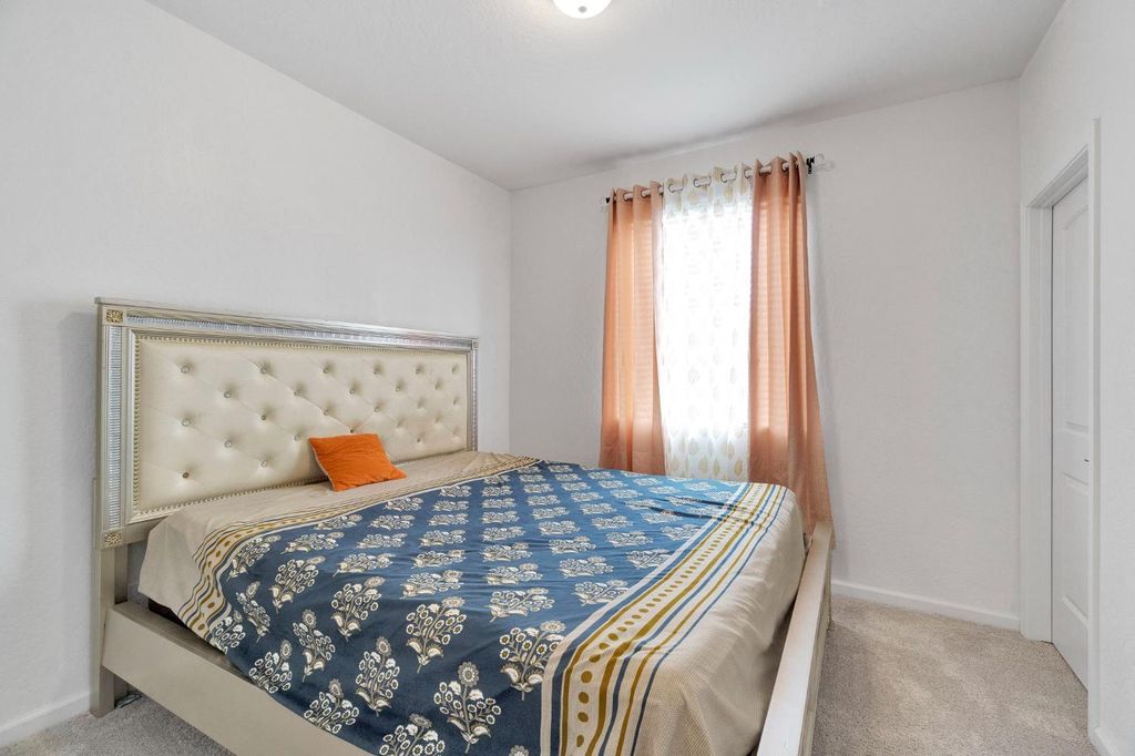 Image 23 of property listing at 6118 E Berkeley Avenue, Fresno, CA 93727