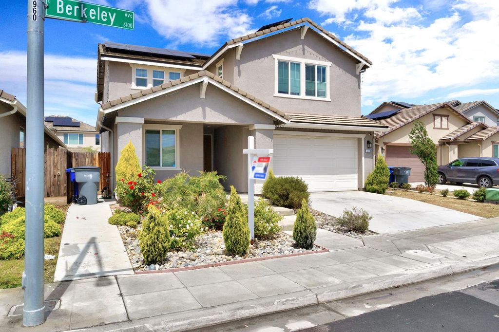 Image 3 of property listing at 6118 E Berkeley Avenue, Fresno, CA 93727