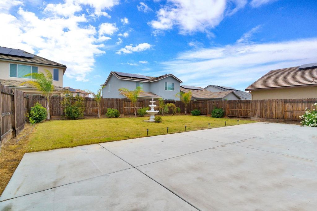 Image 32 of property listing at 6118 E Berkeley Avenue, Fresno, CA 93727