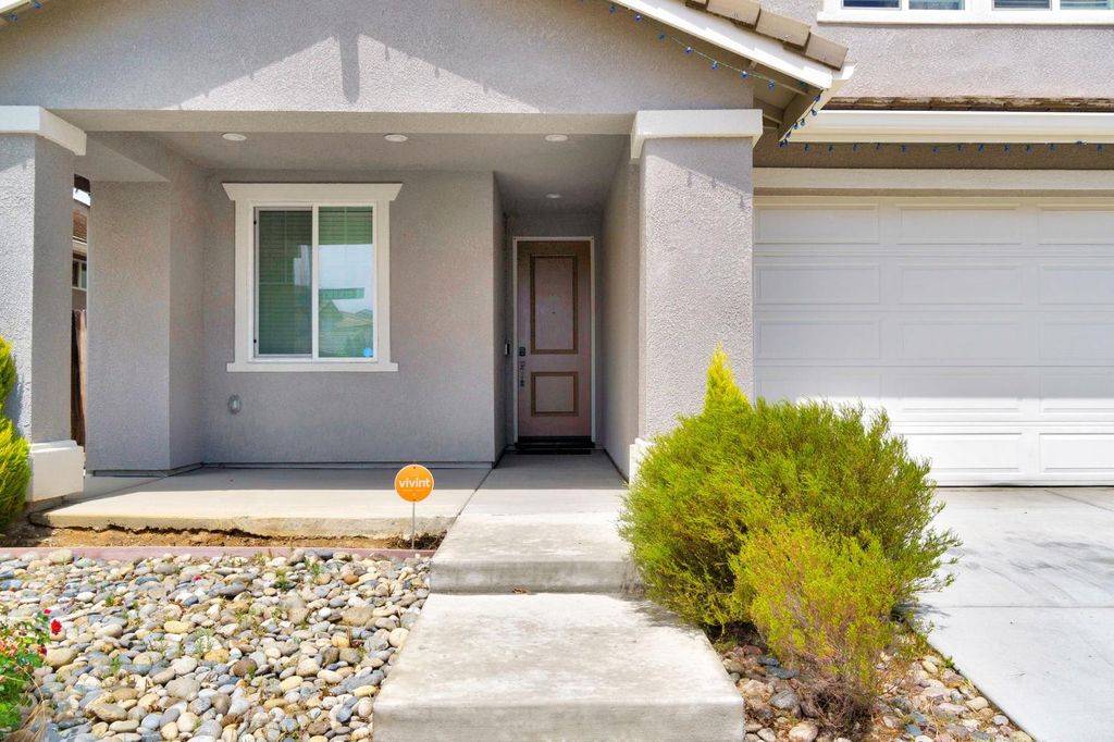 Image 4 of property listing at 6118 E Berkeley Avenue, Fresno, CA 93727