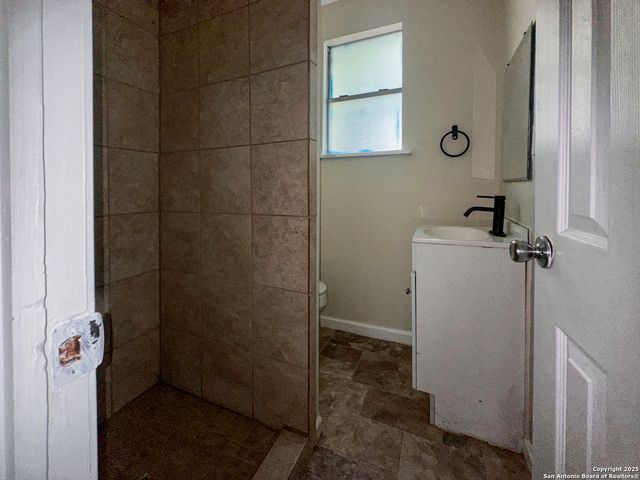 1225 Leal, San Antonio, TX 78207