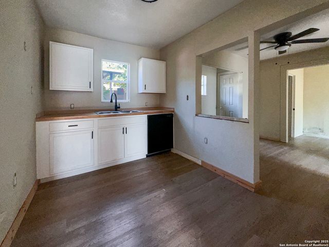 1225 Leal, San Antonio, TX 78207