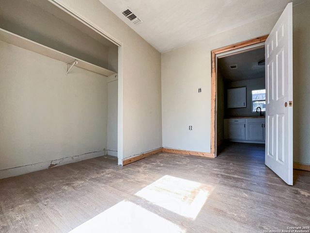1225 Leal, San Antonio, TX 78207