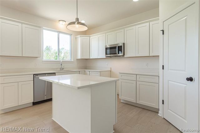 2001 Crested Butte Drive, White Lake, MI 48383