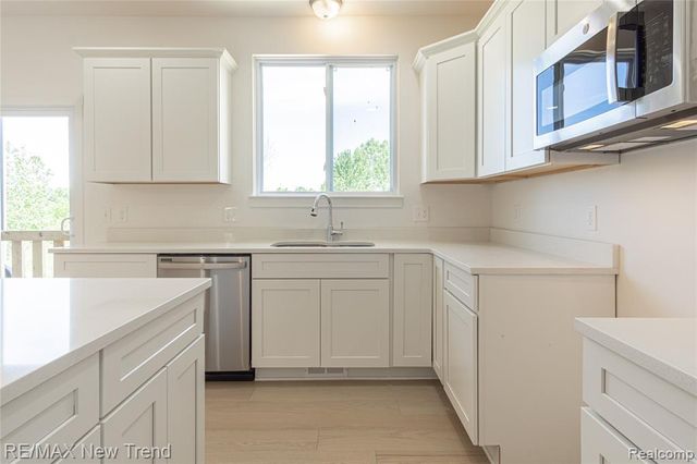 2001 Crested Butte Drive, White Lake, MI 48383