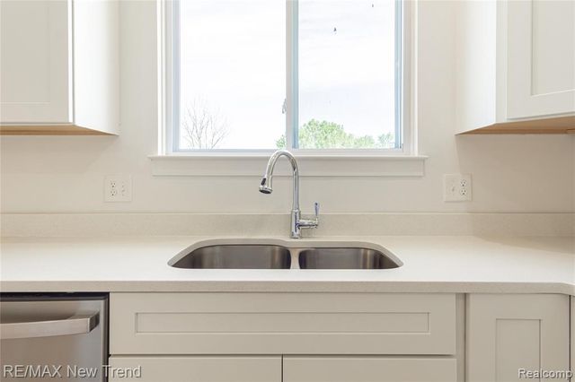 2001 Crested Butte Drive, White Lake, MI 48383