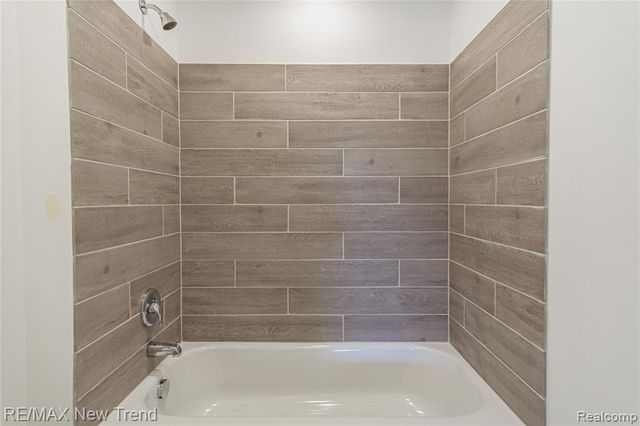 2001 Crested Butte Drive, White Lake, MI 48383