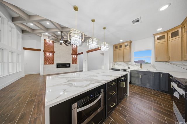 207 Hidden Ranch, Floresville, TX 78114