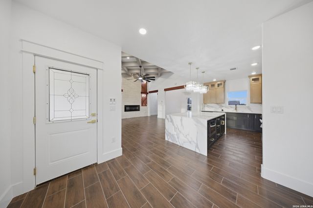 207 Hidden Ranch, Floresville, TX 78114