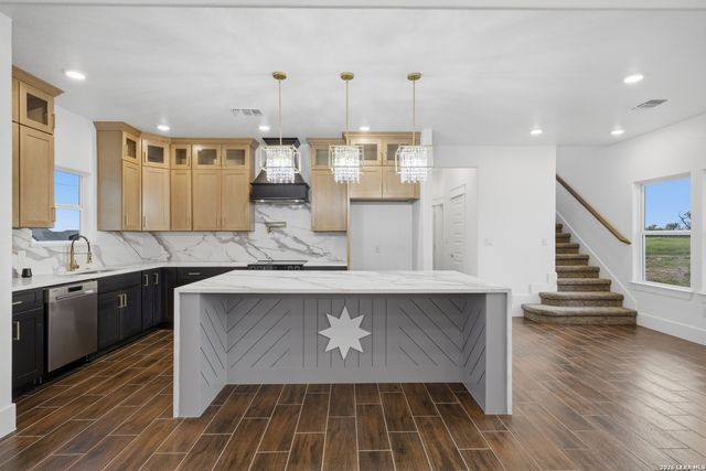 207 Hidden Ranch, Floresville, TX 78114