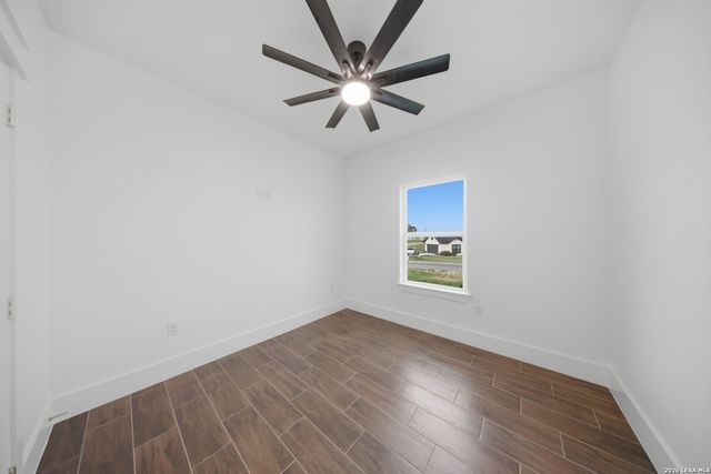 207 Hidden Ranch, Floresville, TX 78114