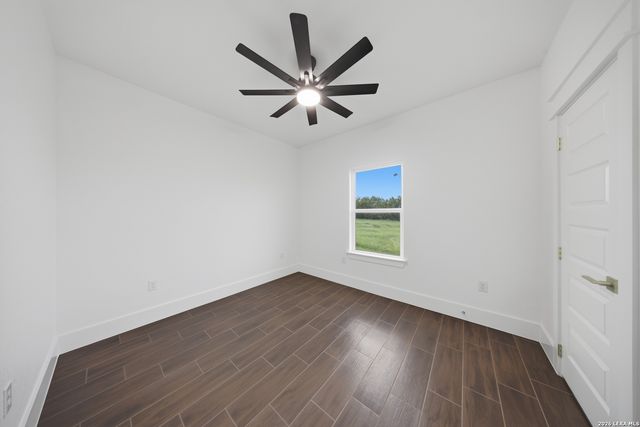 207 Hidden Ranch, Floresville, TX 78114