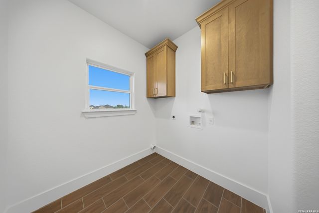 207 Hidden Ranch, Floresville, TX 78114