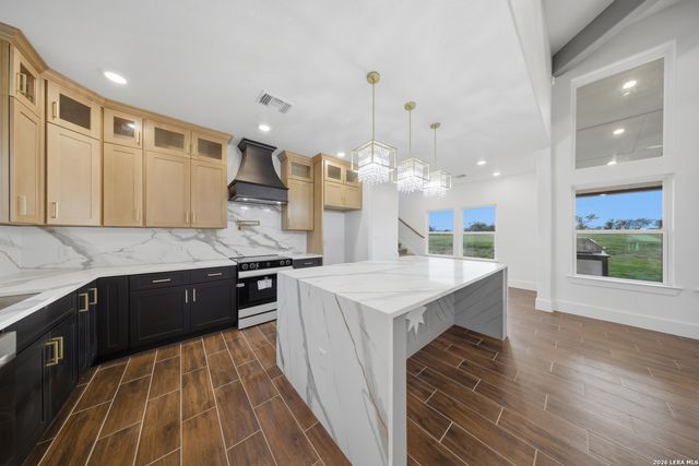 207 Hidden Ranch, Floresville, TX 78114