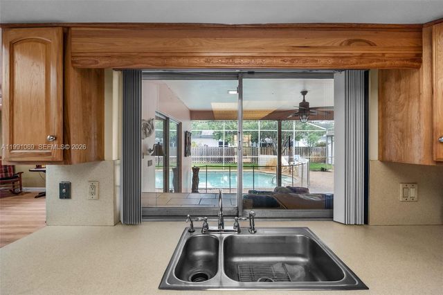 5171 SW 20th St, Plantation, FL 33317