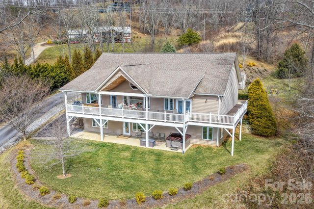 140 Debbie Loop, Waynesville, NC 28786