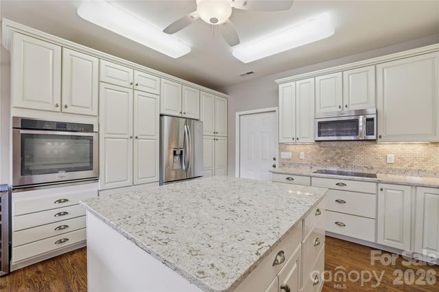 140 Debbie Loop, Waynesville, NC 28786