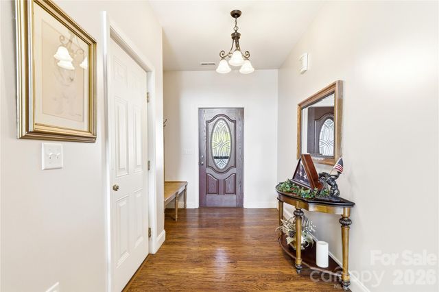 140 Debbie Loop, Waynesville, NC 28786