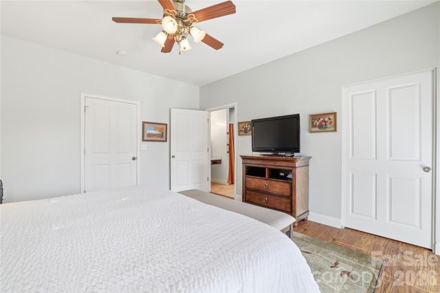 140 Debbie Loop, Waynesville, NC 28786