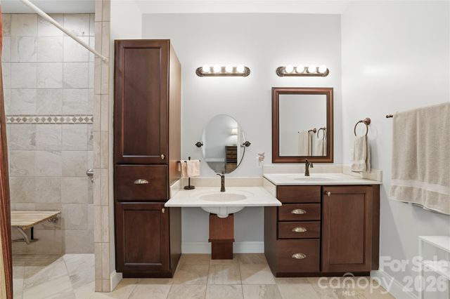 140 Debbie Loop, Waynesville, NC 28786