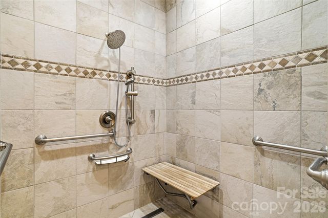 140 Debbie Loop, Waynesville, NC 28786