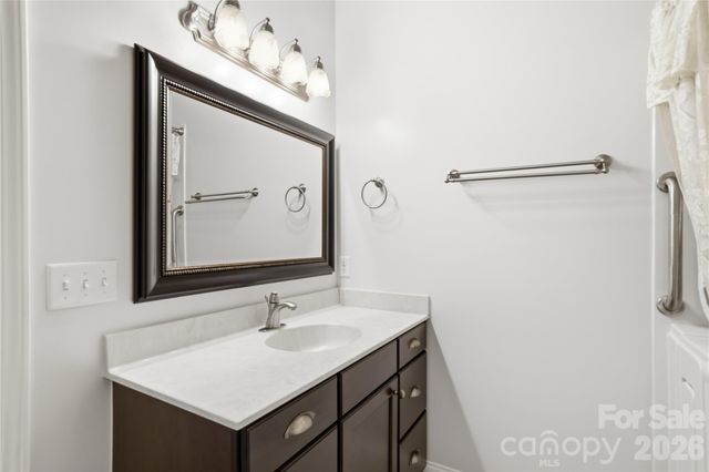 140 Debbie Loop, Waynesville, NC 28786