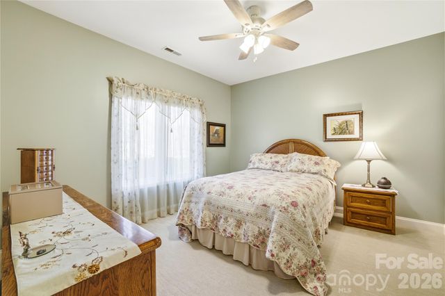 140 Debbie Loop, Waynesville, NC 28786