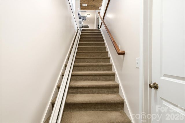 140 Debbie Loop, Waynesville, NC 28786