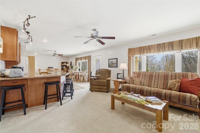 140 Debbie Loop, Waynesville, NC 28786