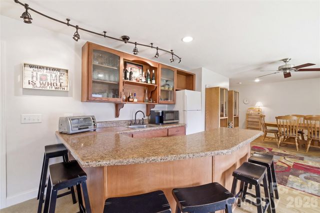 140 Debbie Loop, Waynesville, NC 28786