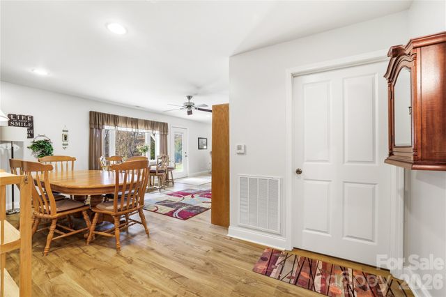 140 Debbie Loop, Waynesville, NC 28786