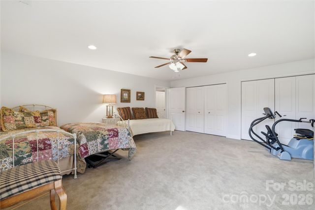 140 Debbie Loop, Waynesville, NC 28786