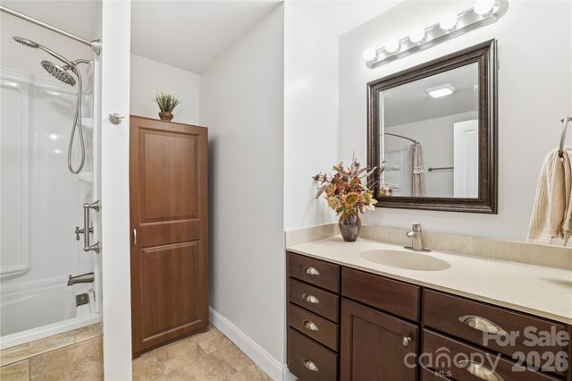 140 Debbie Loop, Waynesville, NC 28786