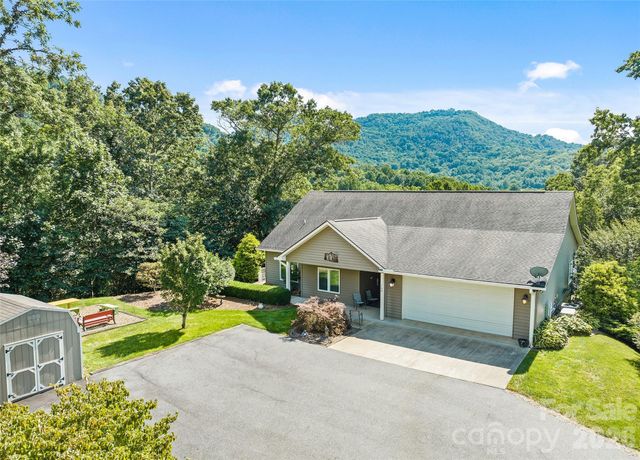 140 Debbie Loop, Waynesville, NC 28786