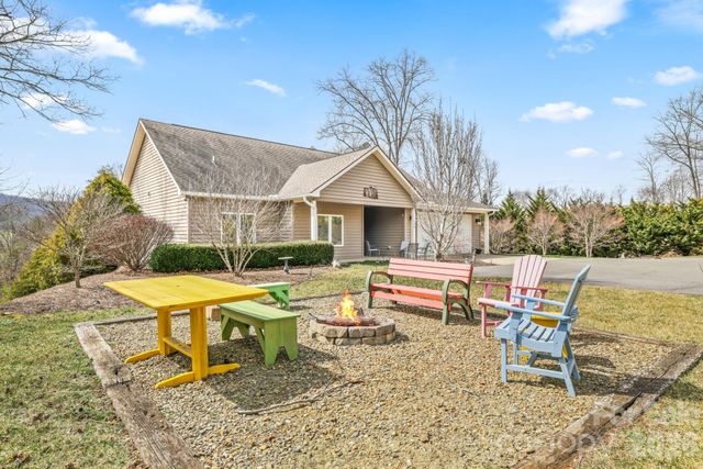 140 Debbie Loop, Waynesville, NC 28786