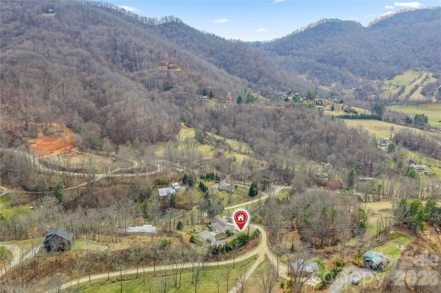 140 Debbie Loop, Waynesville, NC 28786